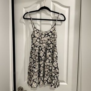 Forever 21 black and white floral flowy mini-dress. Size Small.